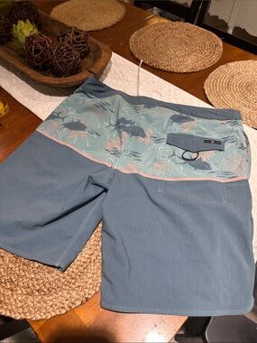 Men's Salty Crew Blue Tropical Panel Swim Shorts Sz 34, 7 inch inseam